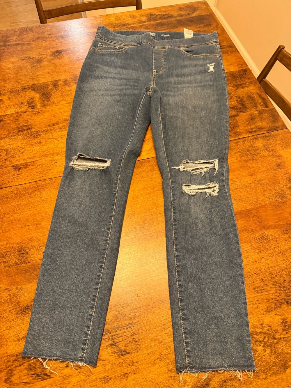 Signature by Levi Strauss Totally Shaping Pull On Distressed Skinny Jeans 14M